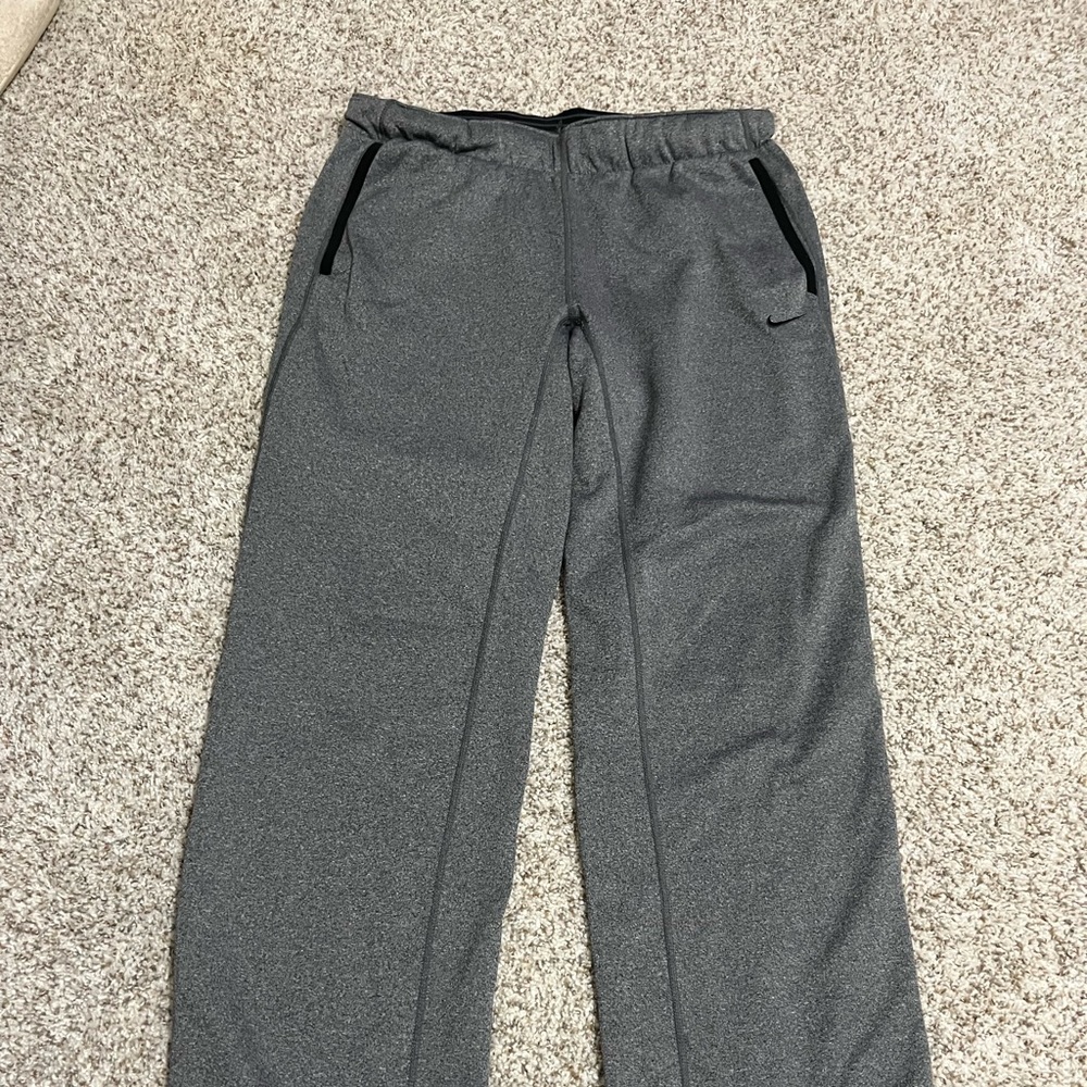 Gray Nike sweatpants (S)